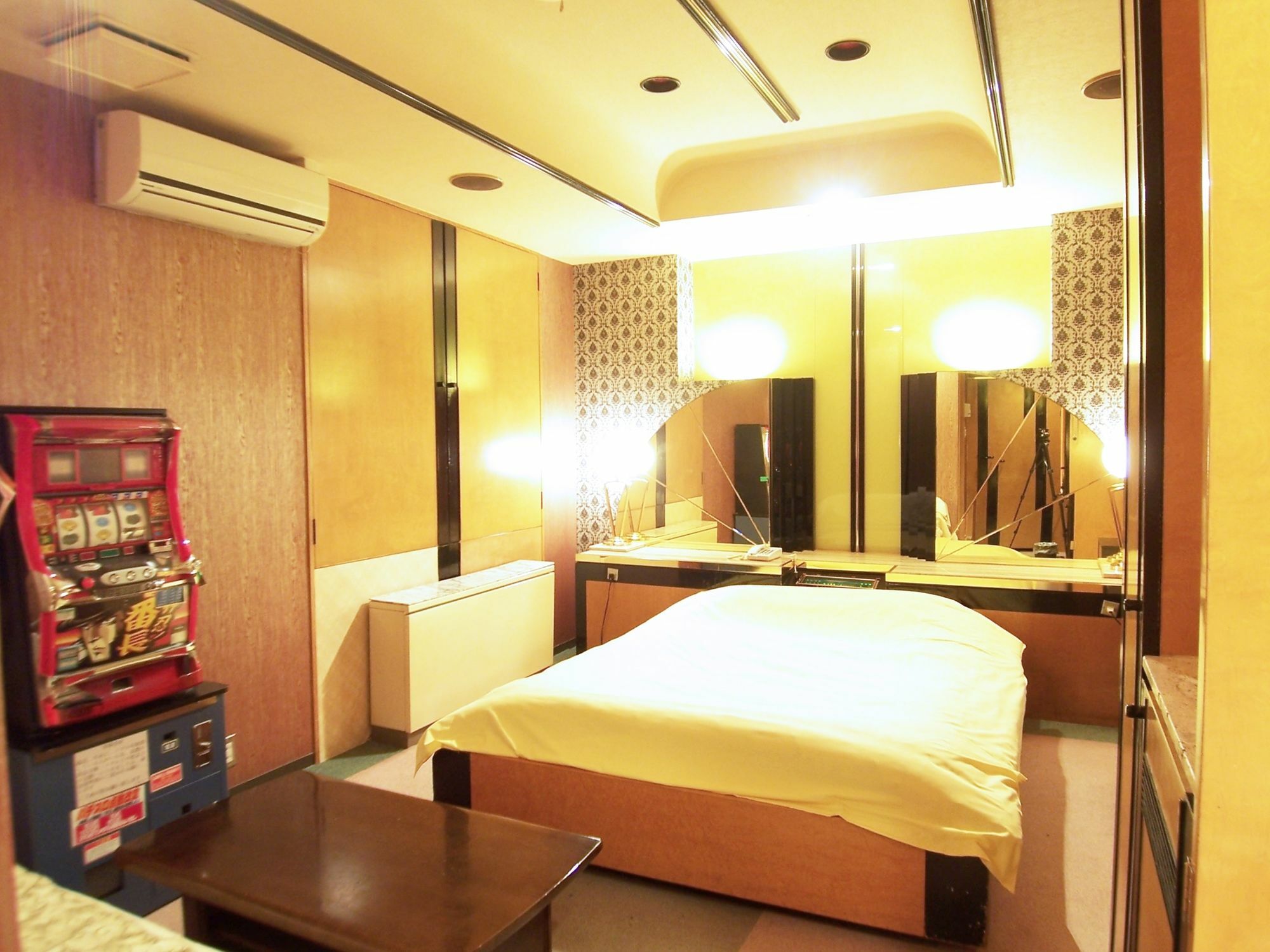 Hotel Pyramid (Adults Only) 姬路 外观 照片